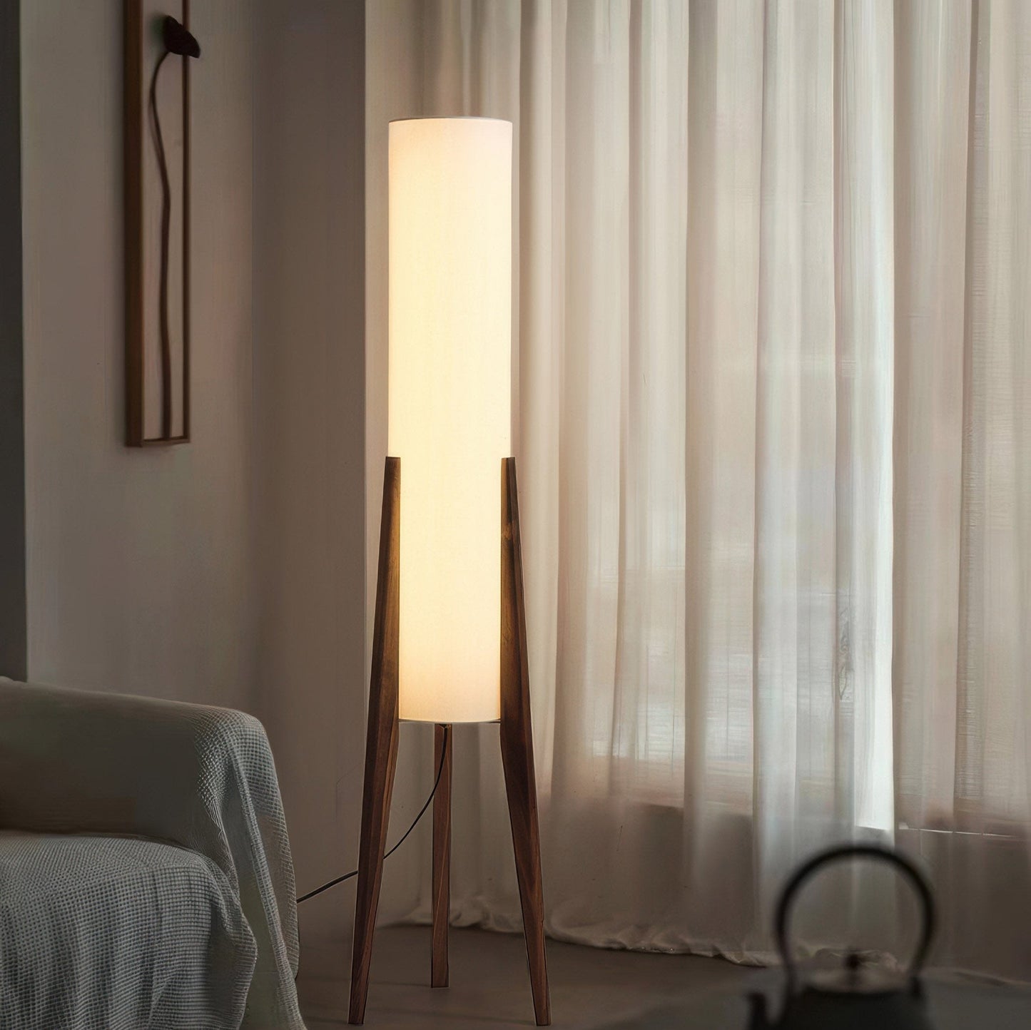 Massief walnoothouten vloerlamp met decoratief ontwerp