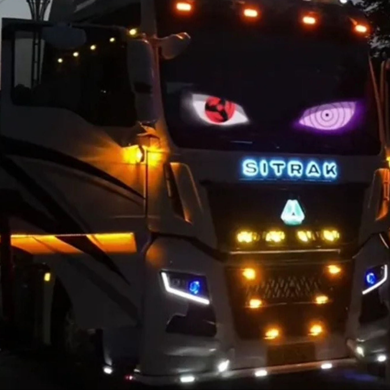 Customizable LED Truck and Car Screen with Devil Eyes Design