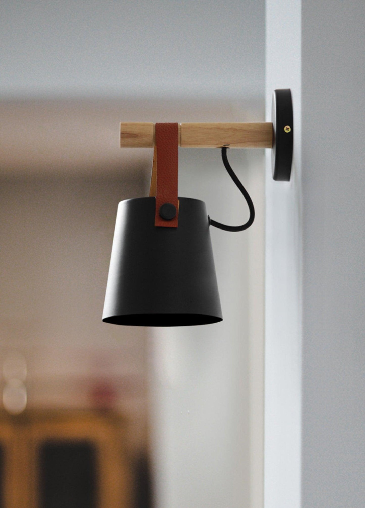 Stijlvolle houten conische wandlamp voor een warme sfeer