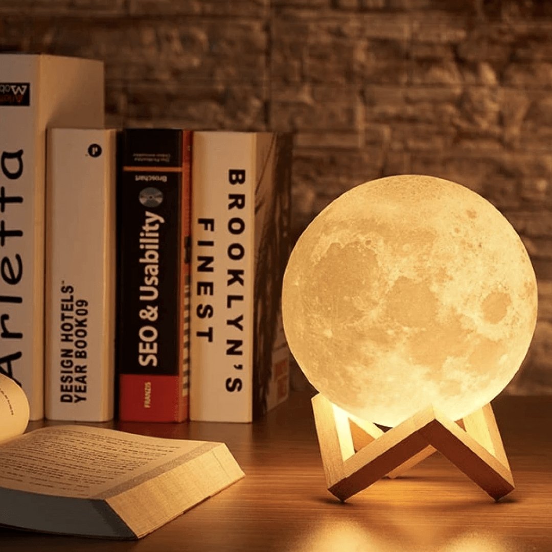 Magische maanlamp met draadloze touchbediening en houten standaard